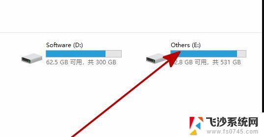 安装win10看不到硬盘 Win10新加的硬盘不显示怎么解决