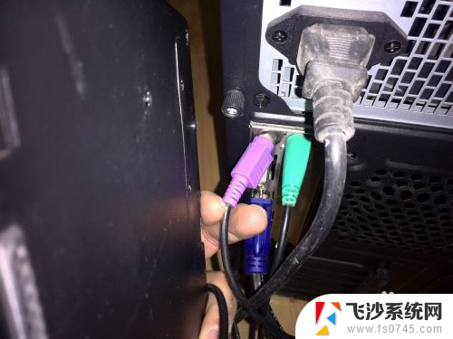 台式机显示器安装 电脑主机显示器组装技巧